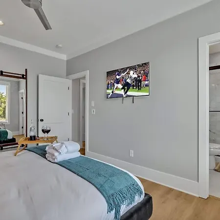 Tenor - Private Rooftop - 8 Mins To Broadway Holiday home