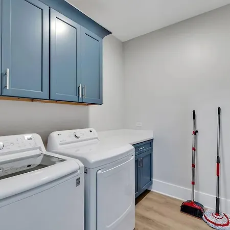 Soprano - Private Rooftop - 8 Mins To Broadway Holiday home *