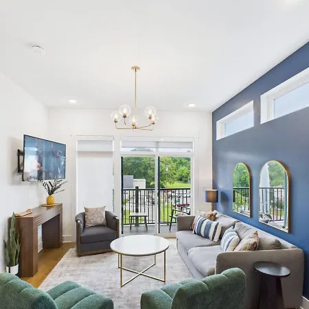 Gallatin Retreat-private Balcony-in East