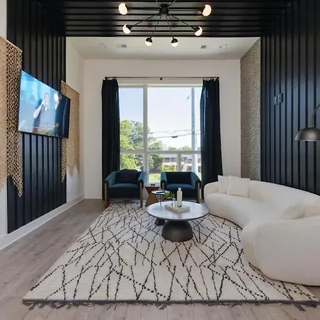 Enchant - Stunning Views - Modern Luxe