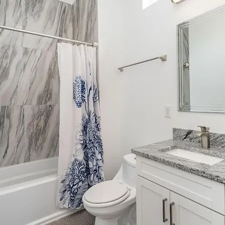 Gallatin Retreat-private Balcony-in East
