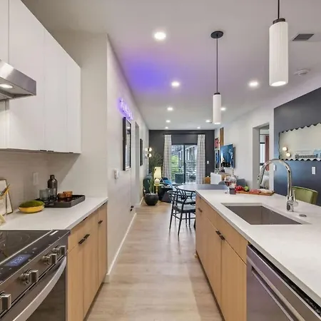 Holiday home Hyve - Harmony Strum - Walk To Broadway - Pool & Gym *
