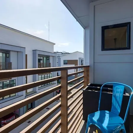 Notes - Sleeps 8 - Mins To Broadway! Holiday home