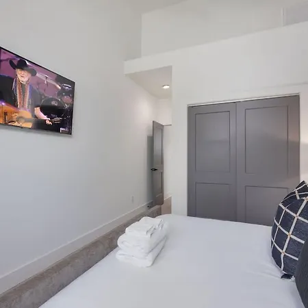 Enchant - Stunning Views - Modern Luxe Holiday home
