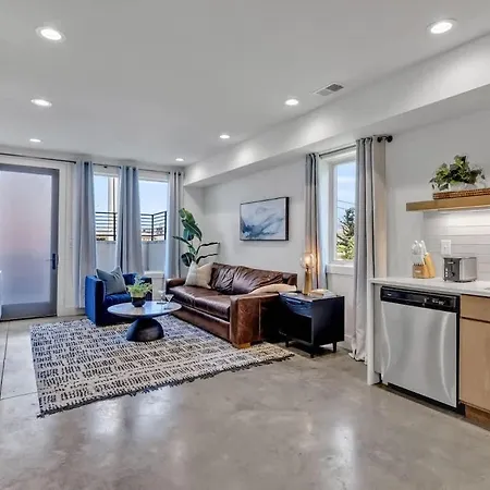 Enchant - Stunning Views - Modern Luxe Holiday home Nashville