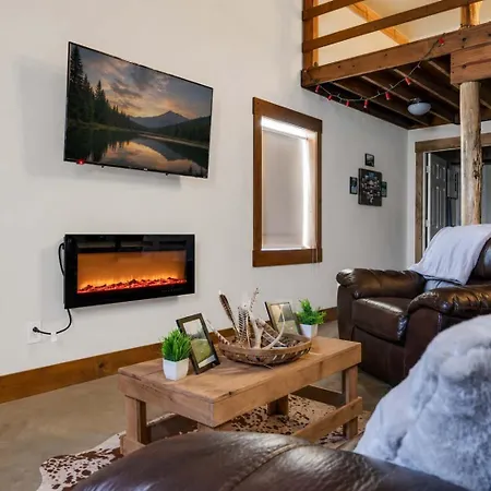 Holiday home The Den At J-barn - Secluded Retreat *
