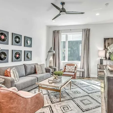 Two Large Homes Minutes To Downtown Nashville