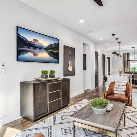 Cowgirl's Hideaway-rooftop Patio- 2 Mi To Broadway Holiday home