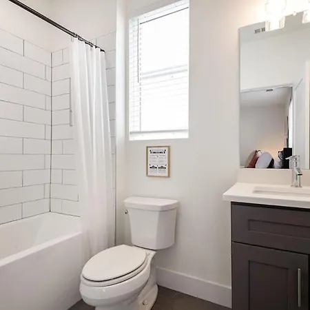 Citrine-private Patio & Balcony-near Germantown Holiday home Nashville