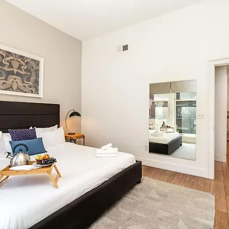 Holiday home The Saddlery-southern Set-2 Units-walk To Broadway
