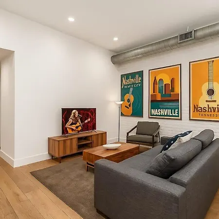 Holiday home The Saddlery-southern Set-2 Units-walk To Broadway