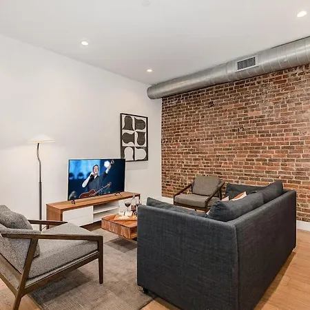 Holiday home The Saddlery-tracklist-2 Units-walk To Broadway *