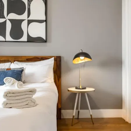 The Saddlery - Headliner - Walk To Broadway Holiday home *