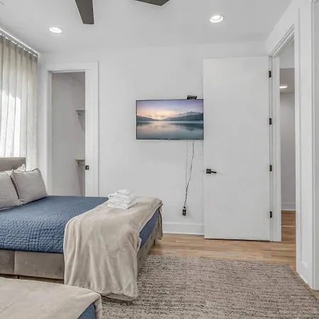 Holiday home Spectacular Double Rooftop 7 Mins To Broadway Nashville
