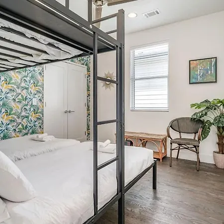 Heights-sleeps 12-in Cumberland Heights *