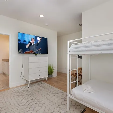 Citrine-private Patio & Balcony-near Germantown
