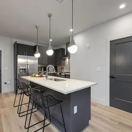 Twin Notes - Odyssey - 2 Units - Mins To Broadway