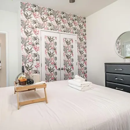 Heights-sleeps 12-in Cumberland Heights Holiday home *