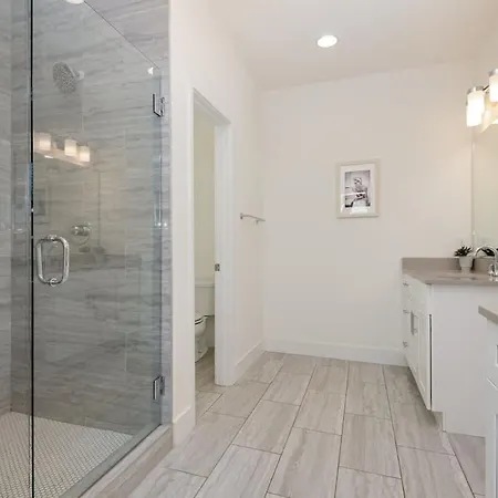Citrine-private Patio & Balcony-near Germantown *