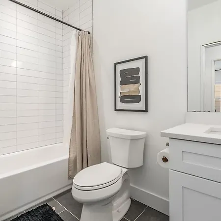 Holiday home Sunspire-private Deck-in East *