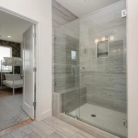 Citrine-private Patio & Balcony-near Germantown
