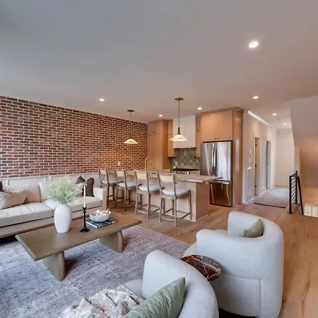 Eclipse - Ultra High End Finishes - Rooftop Patio Holiday home *
