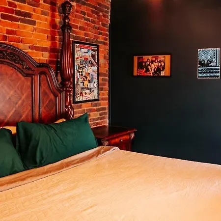 Printers Alley Downtown Mansion *