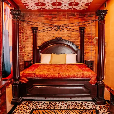 Printers Alley Downtown Mansion *