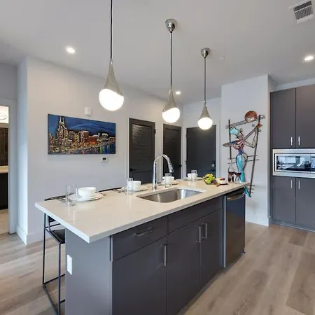 Holiday home Reverb - Odyssey - Pool & Gym - Heart Of Midtown *