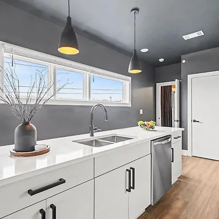 Sunset-expansive Patio & Hot Tub-mins To Broadway