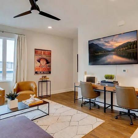 Two Large Homes Minutes To Downtown Holiday home *