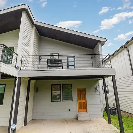Citrine-private Patio & Balcony-near Germantown *