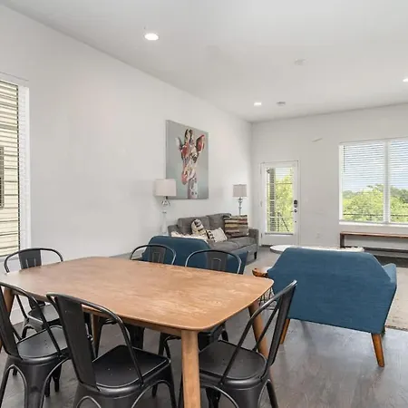Holiday home Hurst House - 4 Stylish Homes - Mins To Germantown