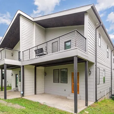 Citrine-private Patio & Balcony-near Germantown Holiday home *
