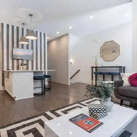 King Bed - Parking - 3 Miles To Lower Broadway Holiday home Nashville