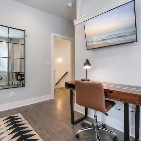 King Bed - Parking - 3 Miles To Lower Broadway Nashville