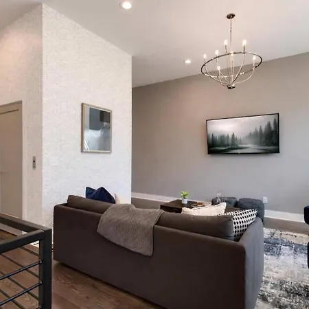 West End Dream-private Balcony-6 Mins To Broadway Holiday home *