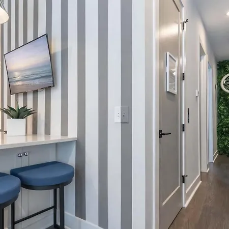 Holiday home King Bed - Parking - 3 Miles To Lower Broadway *