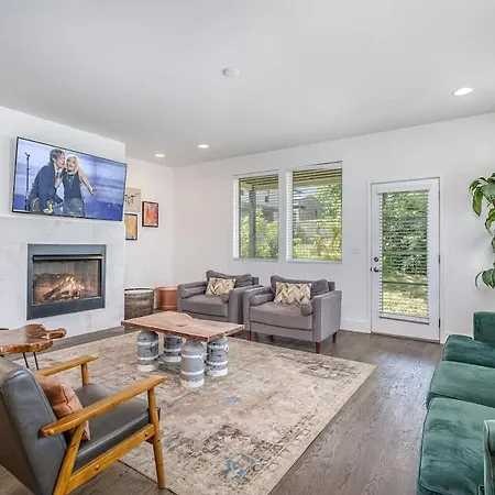 Riff & Rest - 2 Stylish Homes - Mins To Germantown