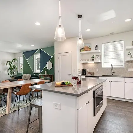 Riff & Rest - 2 Stylish Homes - Mins To Germantown Holiday home