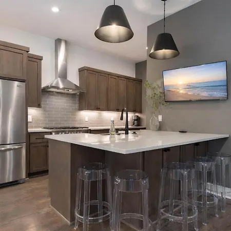 New Side By Side Homes - Sleeps 24 *
