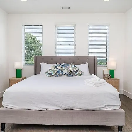 Holiday home Riff & Rest - 2 Stylish Homes - Mins To Germantown