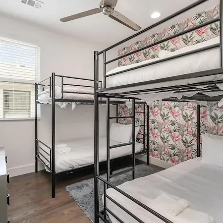 Holiday home Hurst House - 4 Stylish Homes - Mins To Germantown Nashville