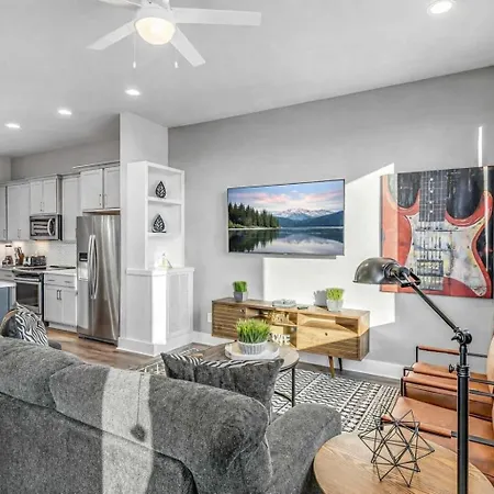Holiday home 2 Townhomes - Sleeps 24-rooftop Patios