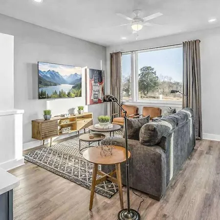 2 Townhomes - Sleeps 24-rooftop Patios
