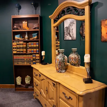 Printers Alley Downtown Mansion *