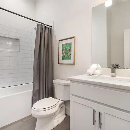 Hurst House - 4 Stylish Homes - Mins To Germantown Holiday home *