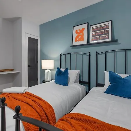 Holiday home Twin Notes - Odyssey - 2 Units - Mins To Broadway *