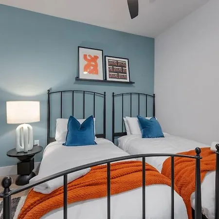 Twin Notes - Odyssey - 2 Units - Mins To Broadway *