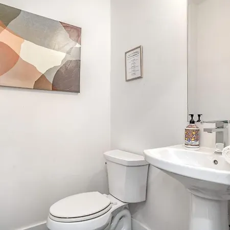 Holiday home Riff & Rest - 2 Stylish Homes - Mins To Germantown *